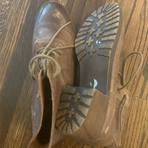 Lucky brand burnish toe leather extreme distress boots. Gals who get it get it! - Picture 4 of 11